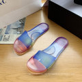 2021 Sommer Neue Mode PVC Frauen klare Gelee Schuhe Neon Farbe Gelee Sandalen transparente Gelee Slipper Mode European